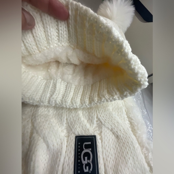 New off white Ugg beanie/scarf set - Picture 3 of 4